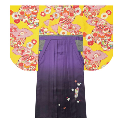 黄色地に花柄が映える着物と選べる袴の卒業式コーデ