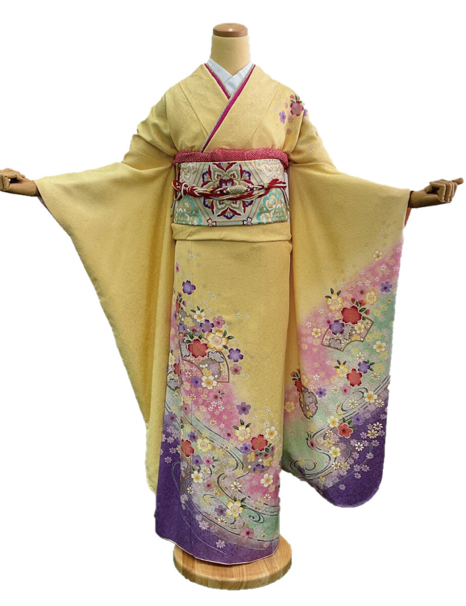 黄色　クリーム　振袖レンタル　Mサイズです。古典桜柄の可愛い振袖です。