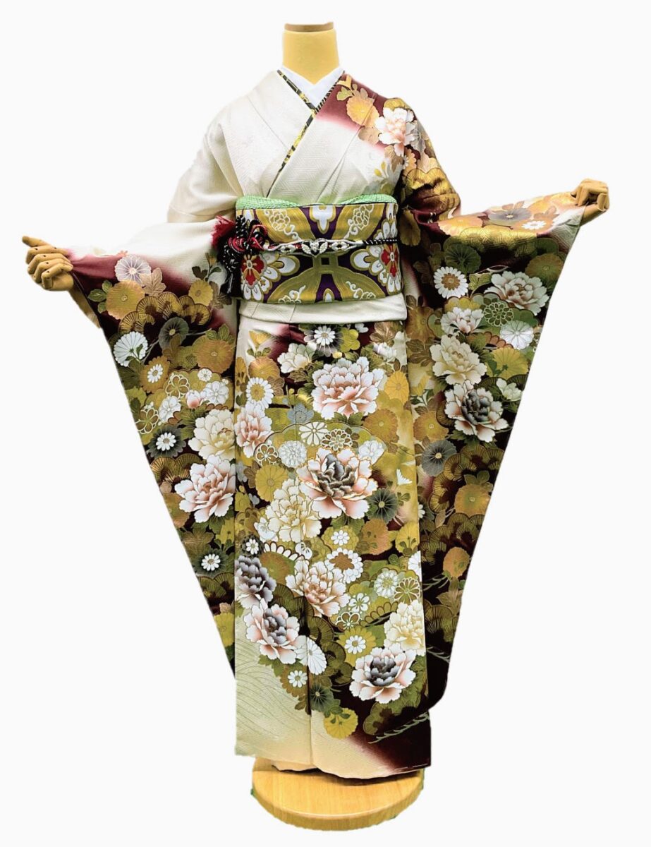 くすみ系　白色振袖レンタルＬサイズ　金彩牡丹柄