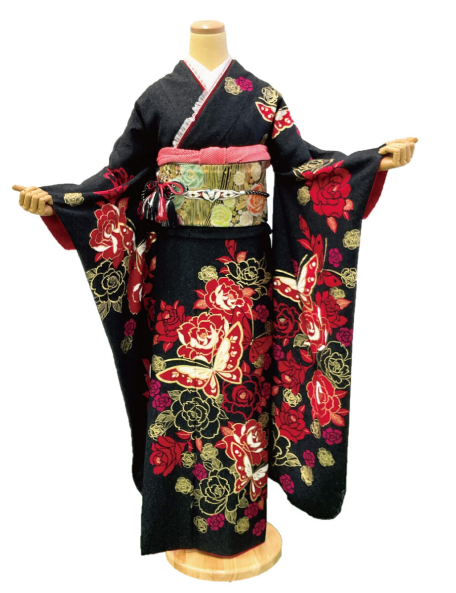 豪華な黒色の振袖レンタル　Mサイズ　黒　薔薇　蝶