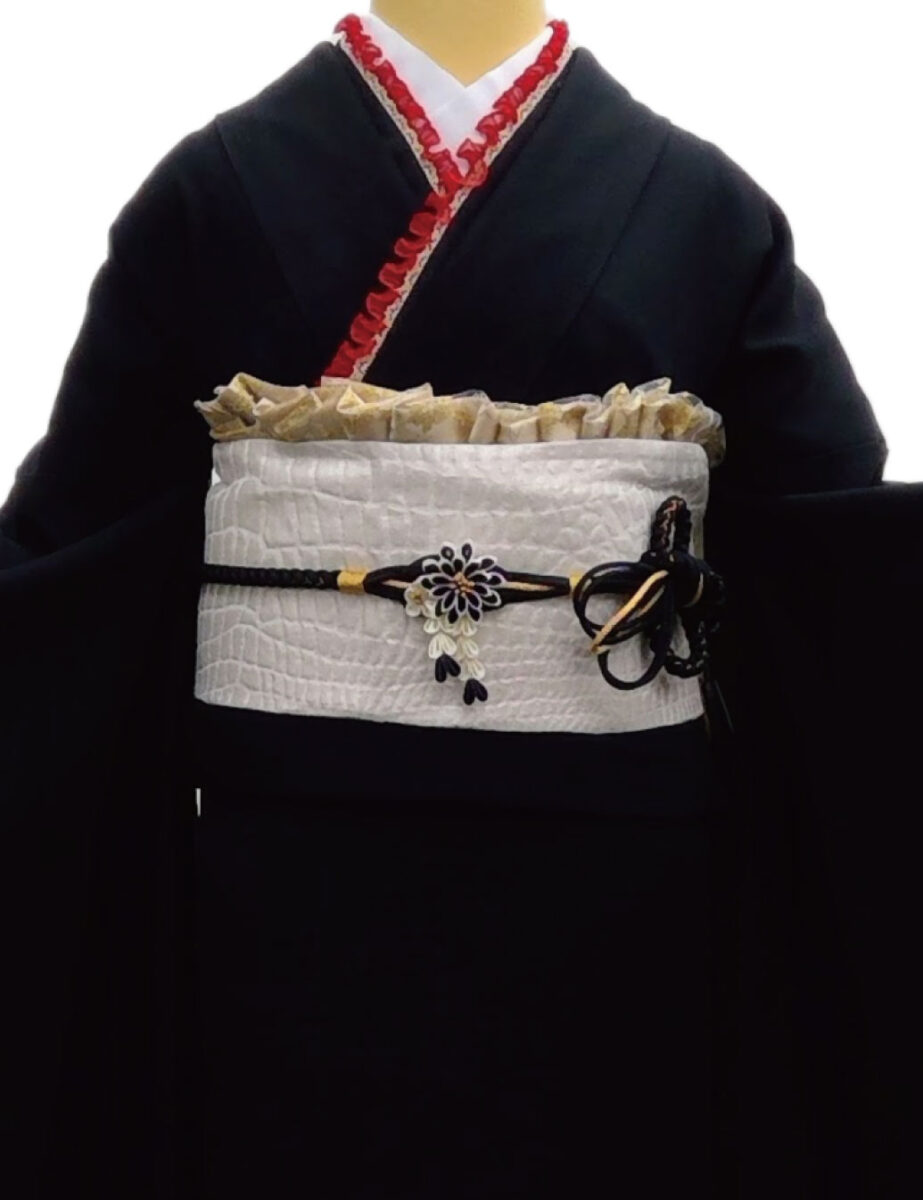 黒色振袖レンタルの小柄な方へＳサイズです。おしゃれな白色のクロコ柄帯です。