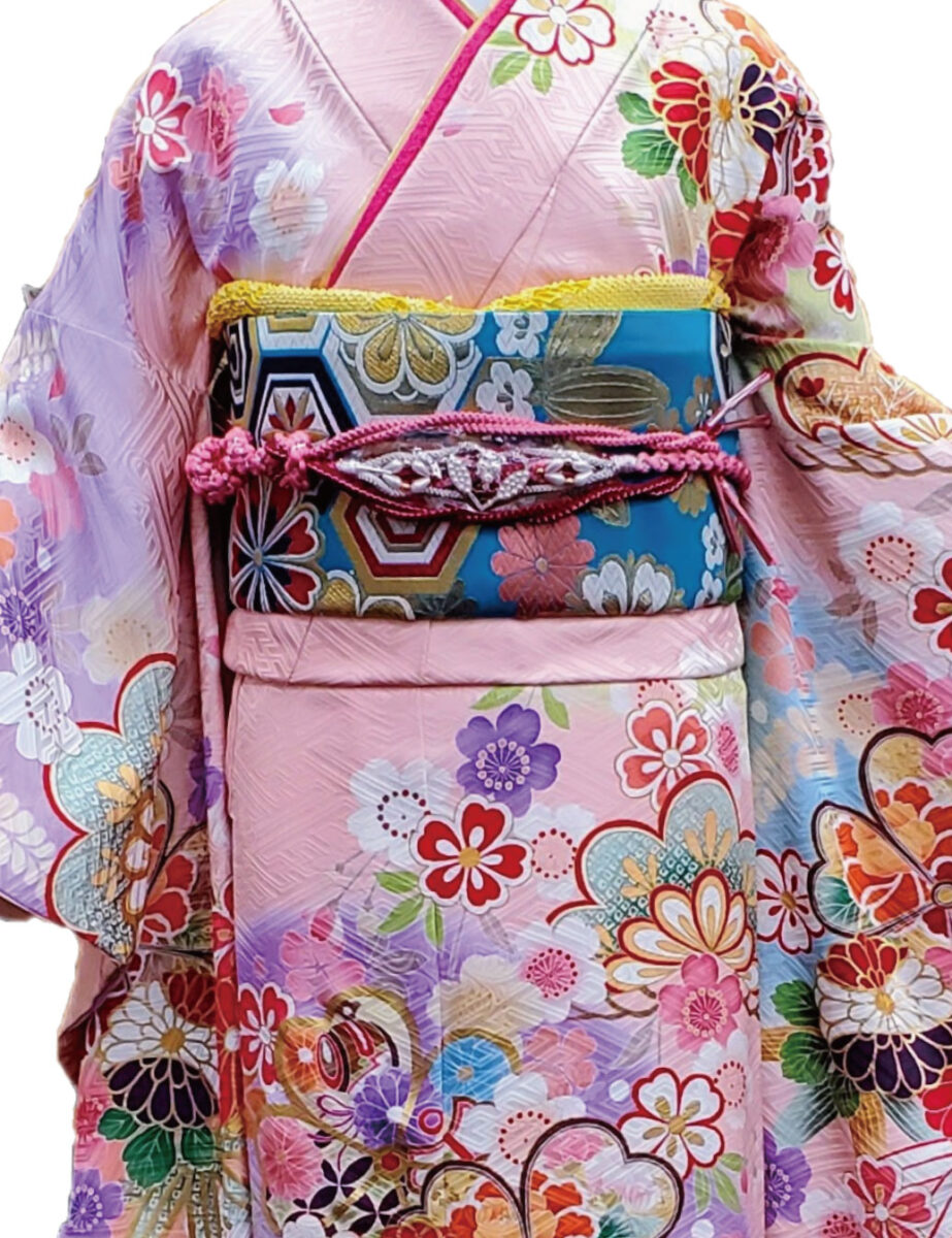 桃色ピンク振袖レンタル。Sサイズの身長が低いかたも大丈夫。流水と桜柄の振袖です。