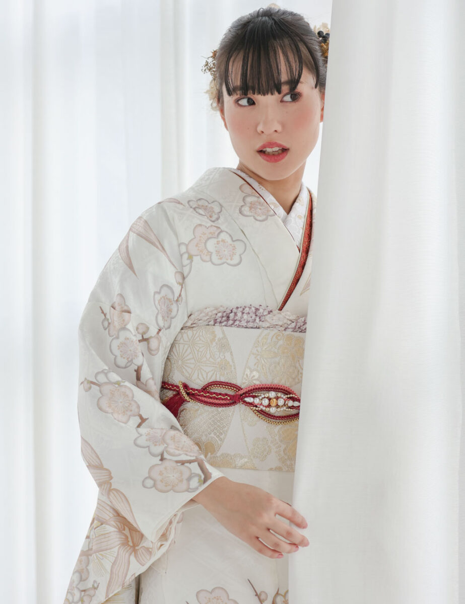 白色 振袖レンタル Sサイズ 小柄 金彩 くすみ系 姫路市 はやのや
