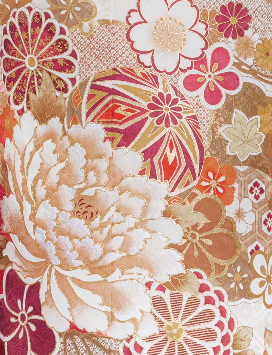 白、赤、ゴールドの重なりが贅沢な振袖レンタル