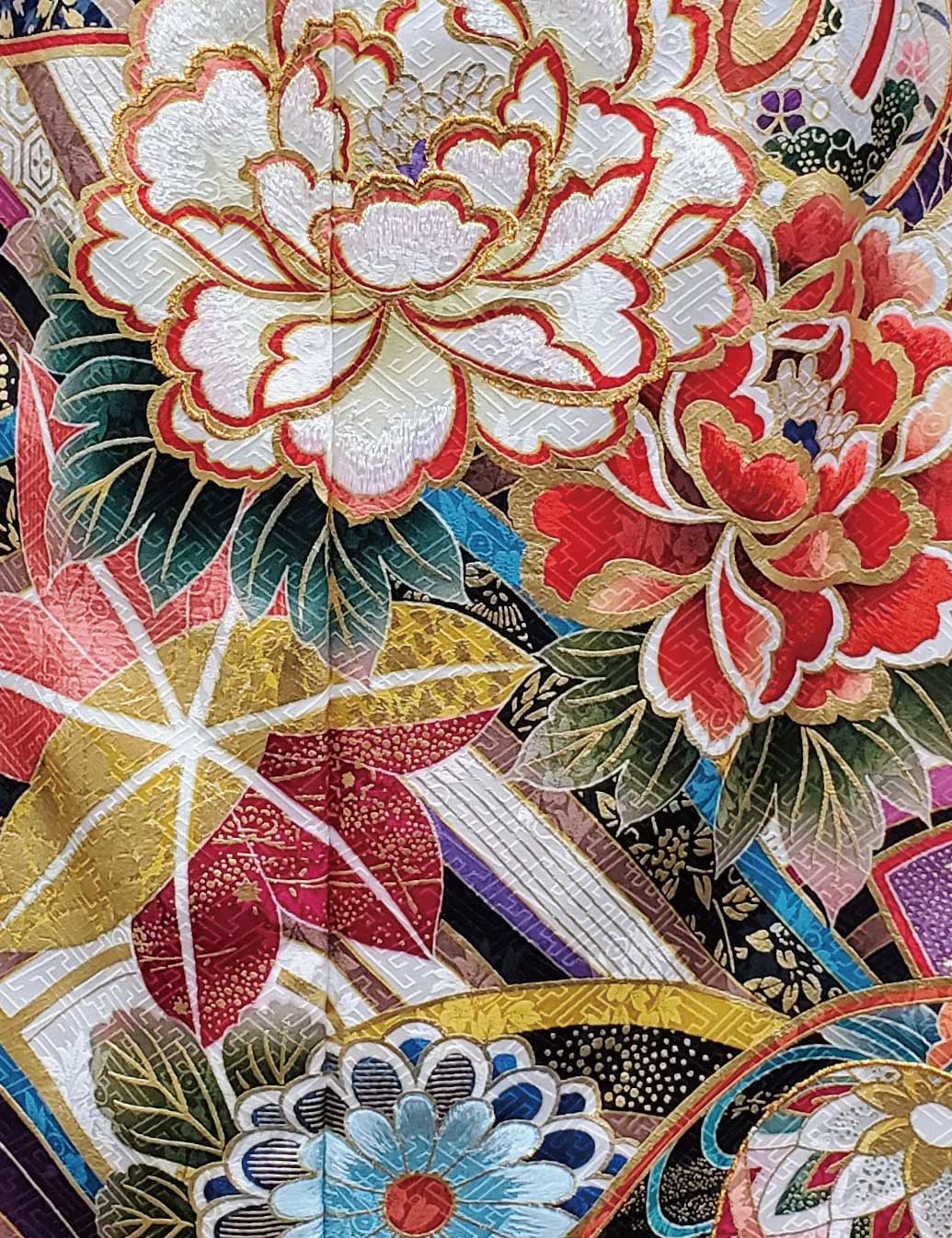 濃紫の四季の花振袖レンタルです。華やかな古典柄です。身長160ｃｍ前後の振袖レンタルです。