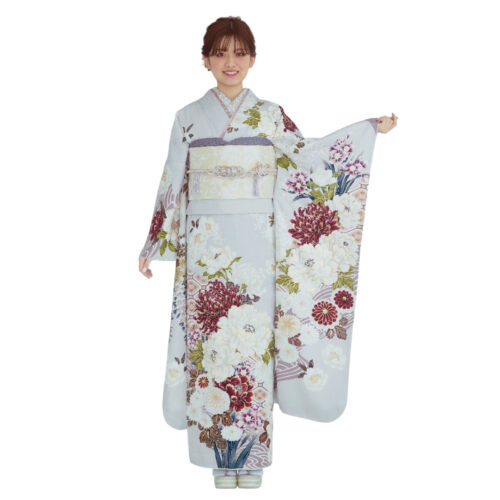 ニュアンスカラーの振袖レンタル。美しく咲き誇る洋花。