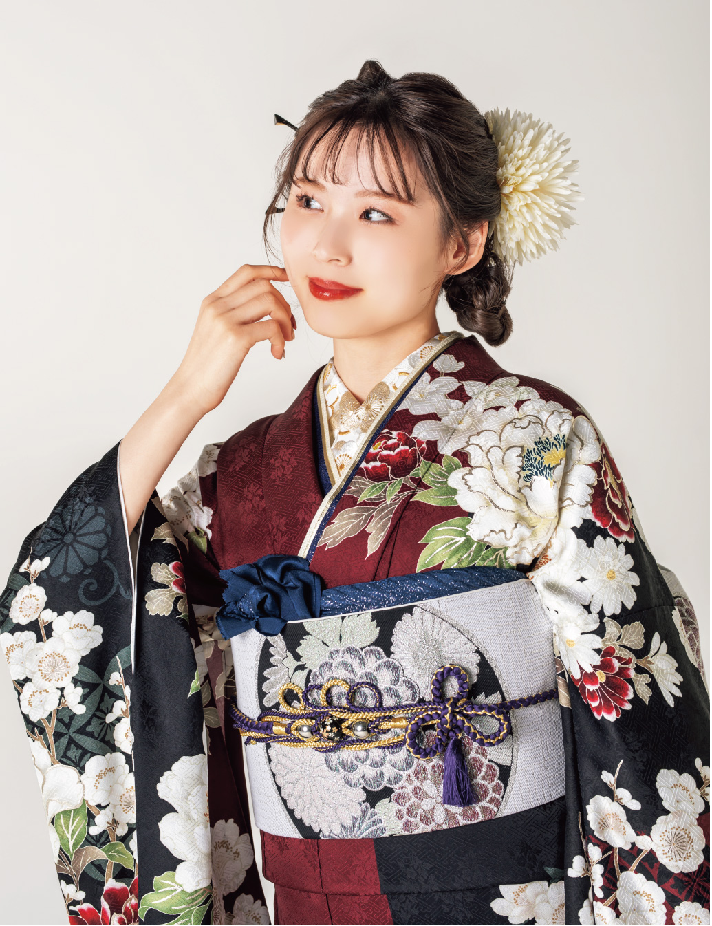 赤色振袖に白紅の牡丹が華やぐ振袖