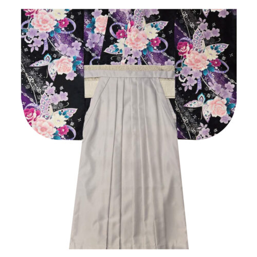 星のような輝きが散りばめられた花柄の着物と、上品なグレーの袴