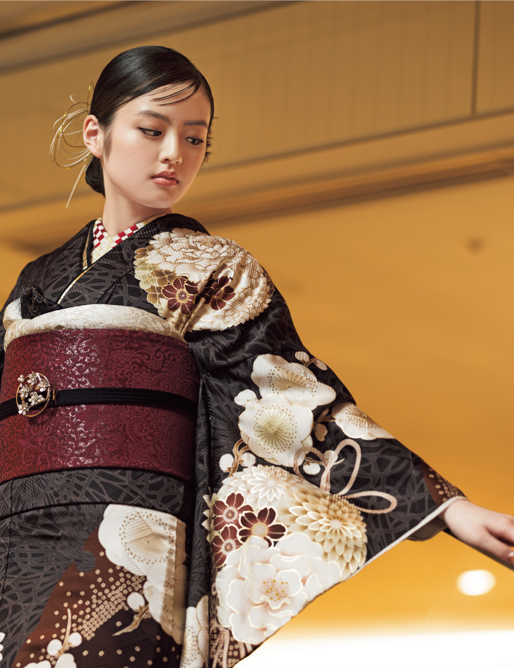 茶色の振袖レンタル　菊柄