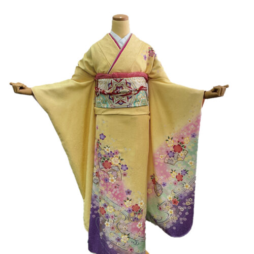 黄色　クリーム　振袖レンタル　Mサイズです。古典桜柄の可愛い振袖です。