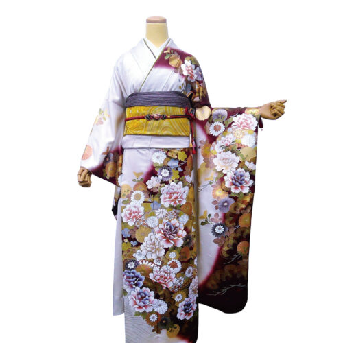 白色の振袖レンタル。金彩の古典な豪華な振袖です。