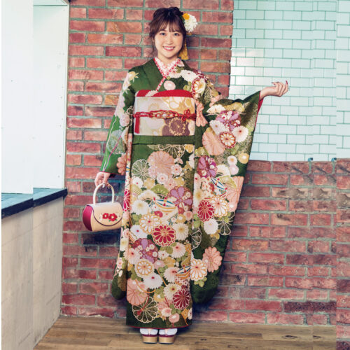 抹茶色の振袖レンタル、Mサイズ　です。緑系の抹茶色　緑の無地振袖レンタル