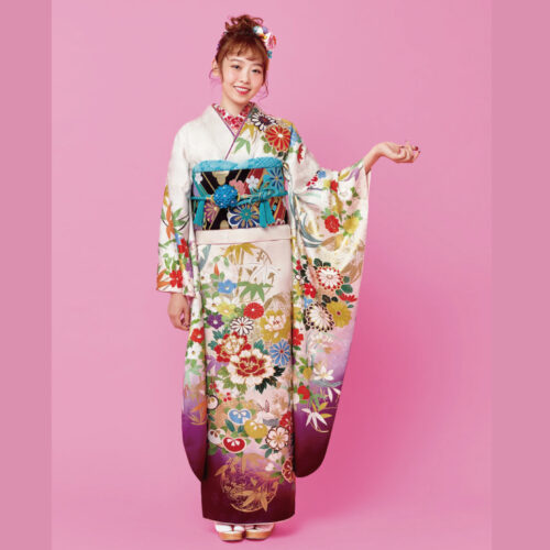 白色の四季の花が華やかな可愛らしい振袖レンタル