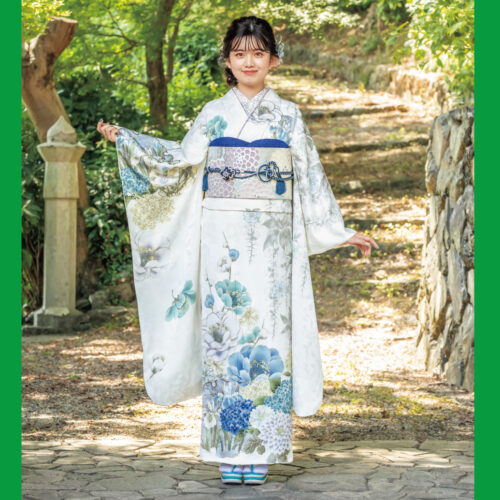 姫路の成人式でおすすめの振袖レンタル　白色に水色のお花が可愛い振袖レンタルＬサイズ
