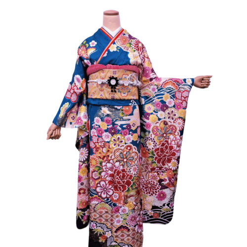 青振袖の古典の可愛い振袖。ＬＬサイズの振袖レンタルなので小柄の方でも大丈夫です。