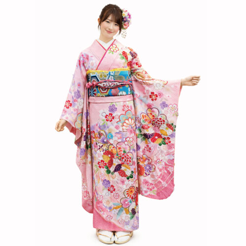 桃色ピンク振袖レンタル。Sサイズの身長が低いかたも大丈夫。流水と桜柄の振袖です。