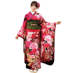 濃ピンク色に豪華な薔薇の振袖レンタルです。