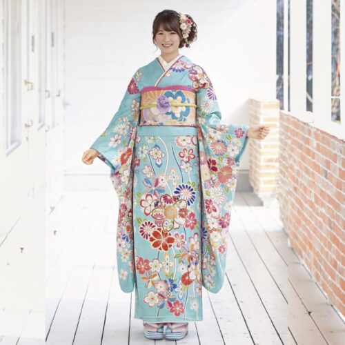 水色の振袖レンタル　2Lサイズ　花柄です。