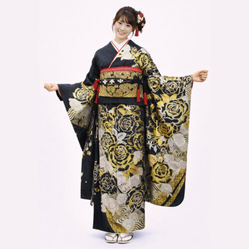 豪華黒地に金の薔薇柄の振袖レンタルです。華やかな古典柄です。身長160ｃｍ前後の振袖レンタルです。