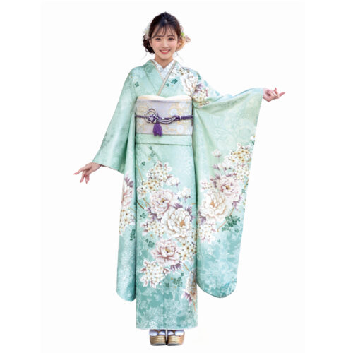 グリーンに、パステルの色使いがロマンティック。清楚なあじさいは見頃を迎え、アクセントの更紗文様を盛り立てます。