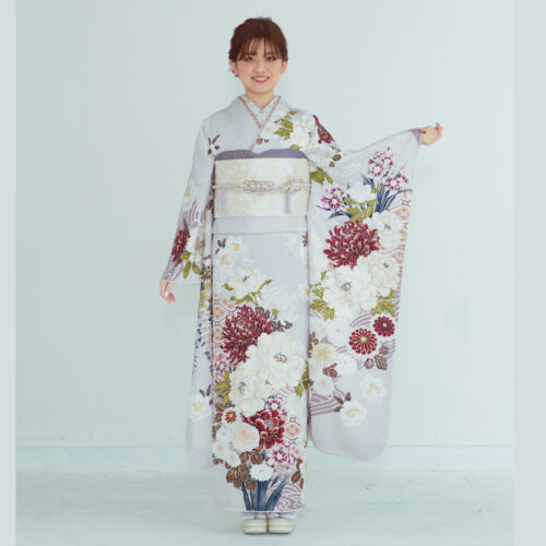 ニュアンスカラーの振袖レンタル。美しく咲き誇る洋花。