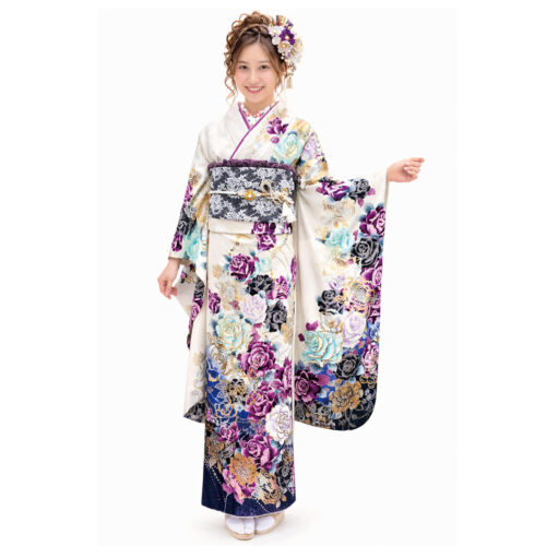 白色に青、紫の薔薇柄の振袖レンタルＳサイズです。豪華な振袖