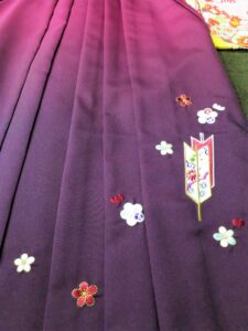 卒業式の着物×袴レンタルで可愛い印象をお探しの方には、こちらのコーディネートがおすすめ。