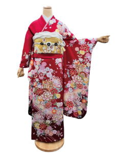 赤振袖レンタルＳサイズです。赤色、和風桜柄の古典柄、姫路市振袖レンタルはやのや