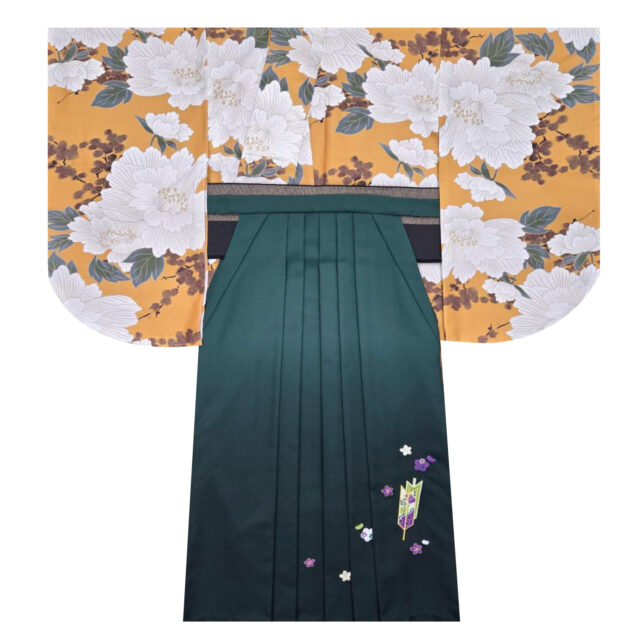 白花柄のからし色着物に袴を合わせた卒業式向け和装コーディネート